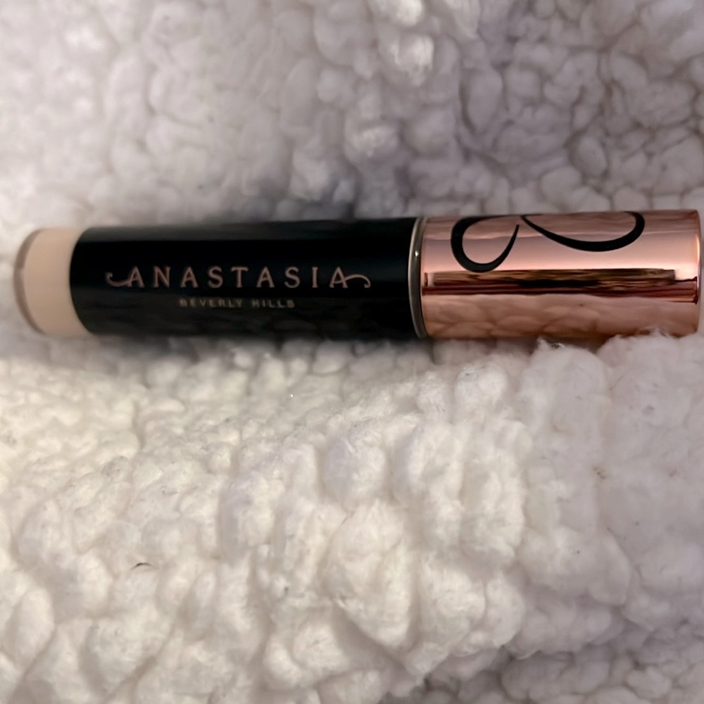 Anastasia concealer magic touch 3